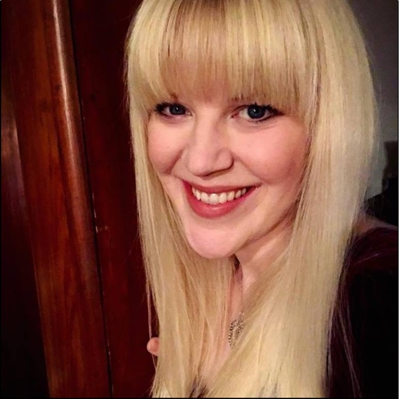 Meet your Posher, Jenipher! 💕 - Picture 2 of 5